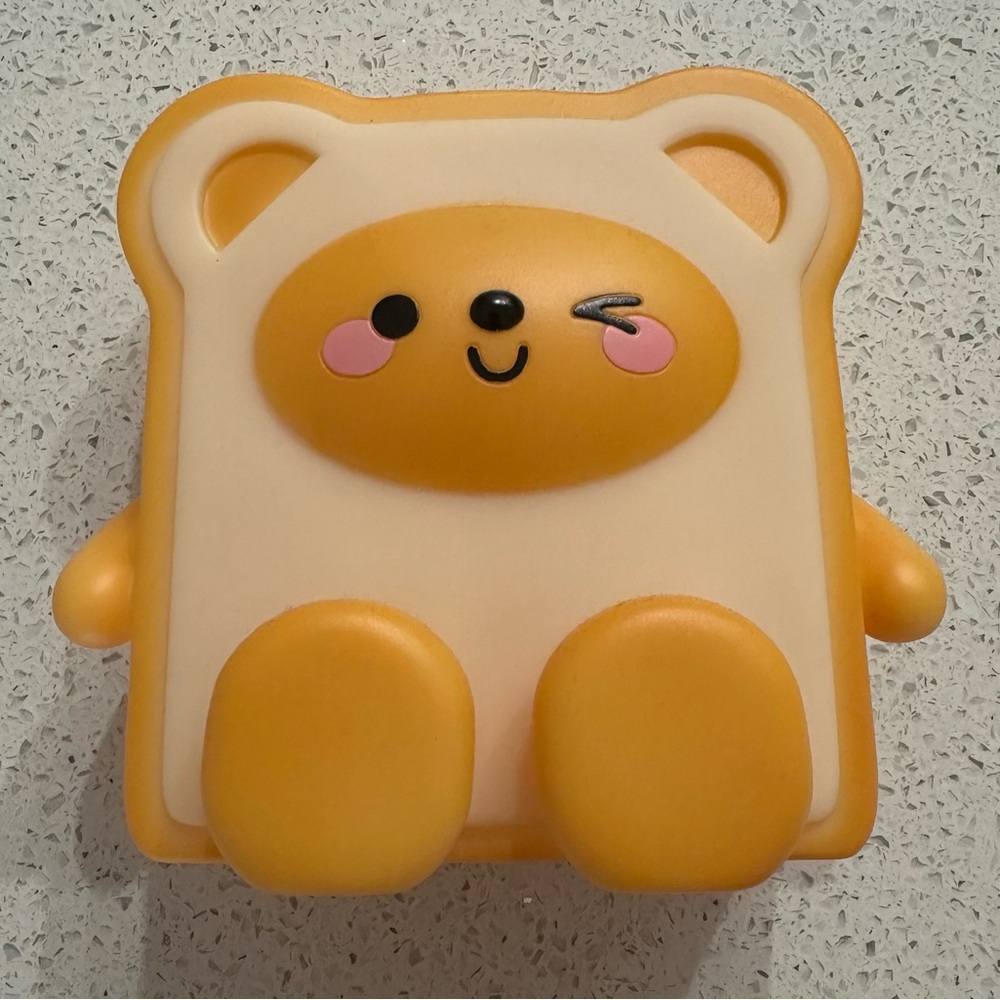 Ellie toast ambient light